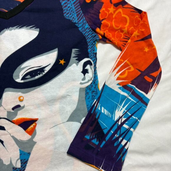 Hayes graphic long sleeve top with a bold graphic print - Picture 5 of 6